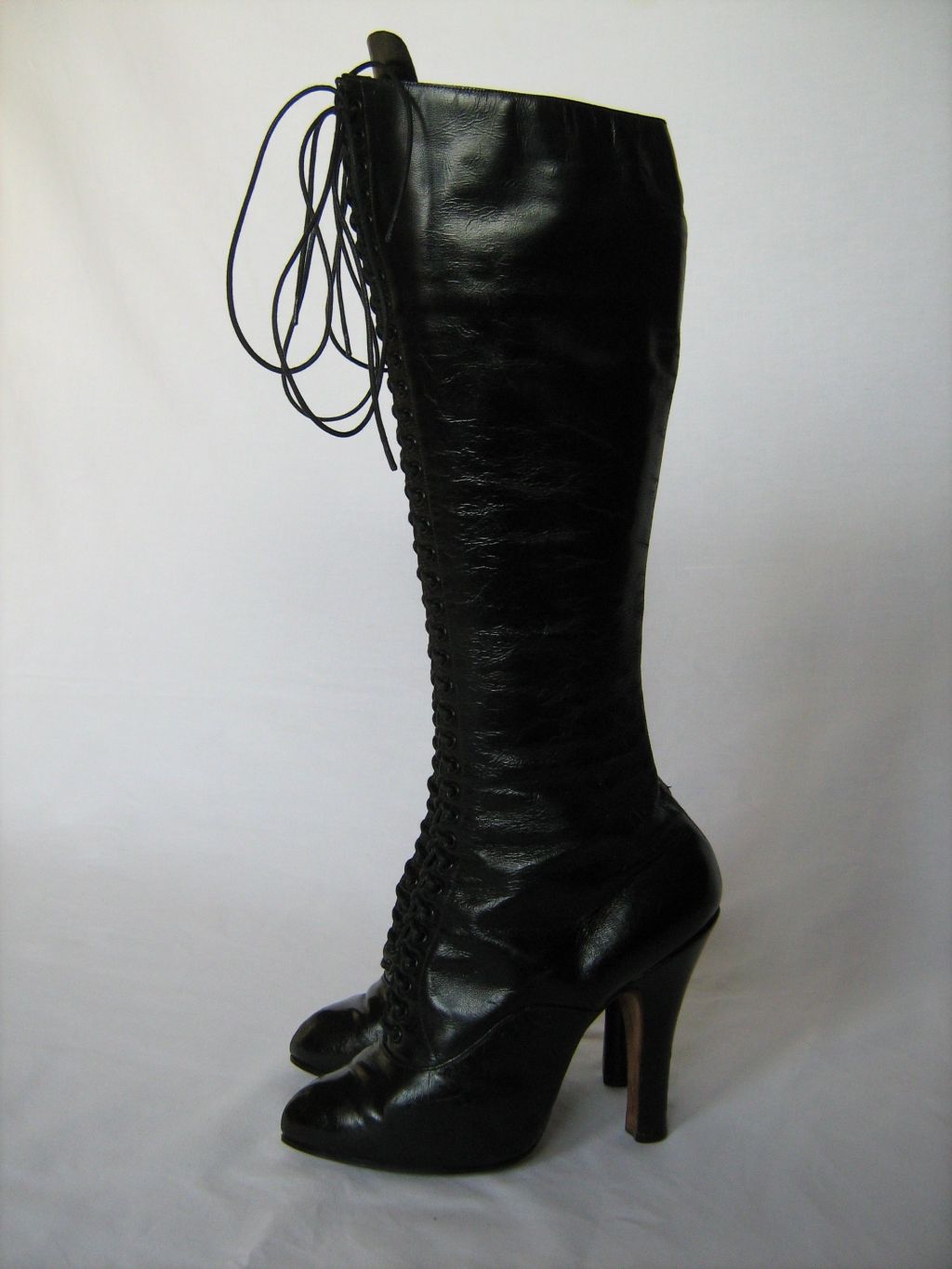 Boots of the 30s - Vintage fashions - High Heel Place