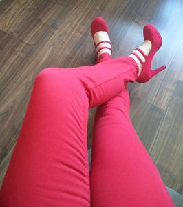pumps_rot_jeans_01.jpg