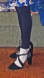 BlackSandals_Side.png