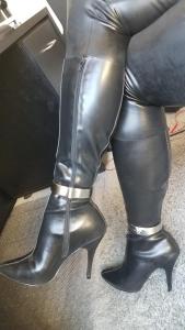 latexLeggingsBootsLocked.jpg