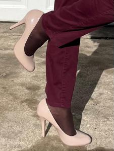 SM Ronni w:burgandy suit.jpg