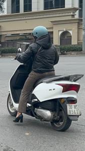HanoiMotorbikeHeels2024.jpg